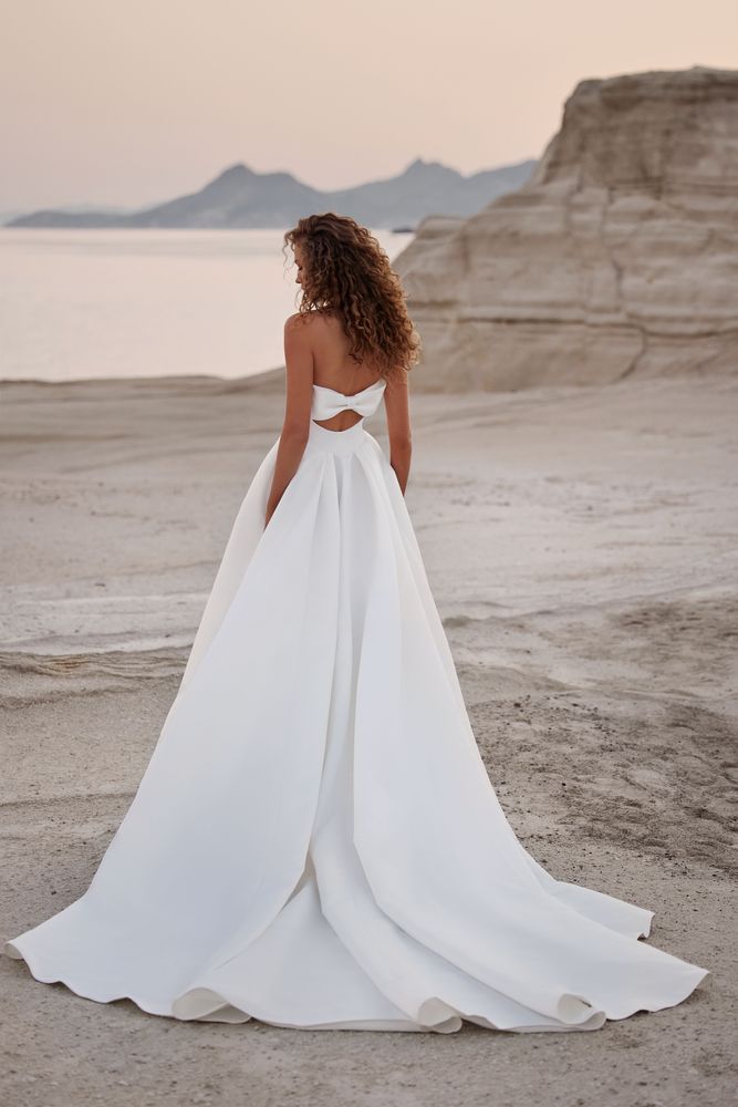 White wedding hotsell dress symbolism